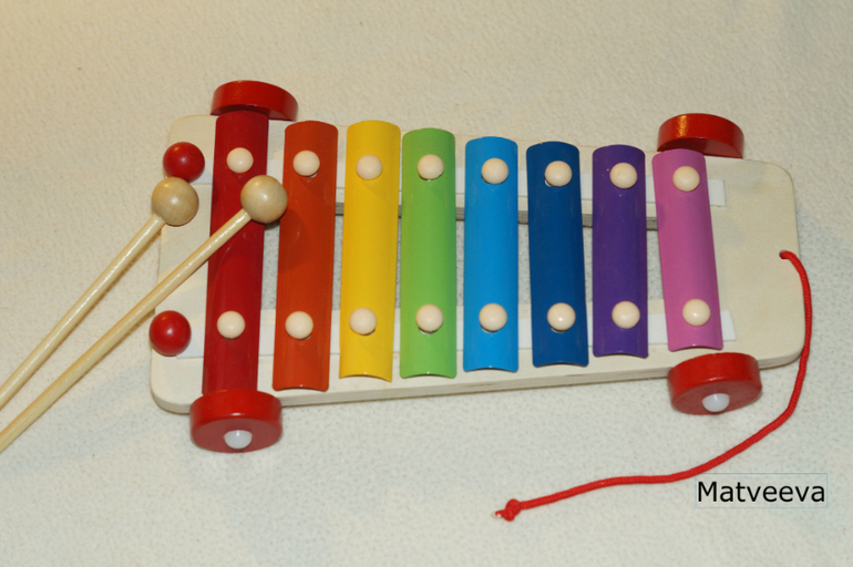 Наши деревянные игрушки 10 мес - до 1,7 . Часть 4 - музыкальные инструменты.