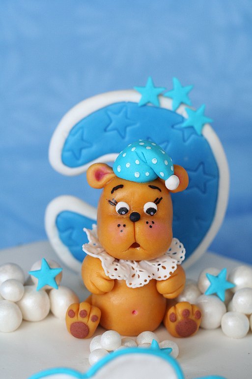 Детский с сонным мишкой.