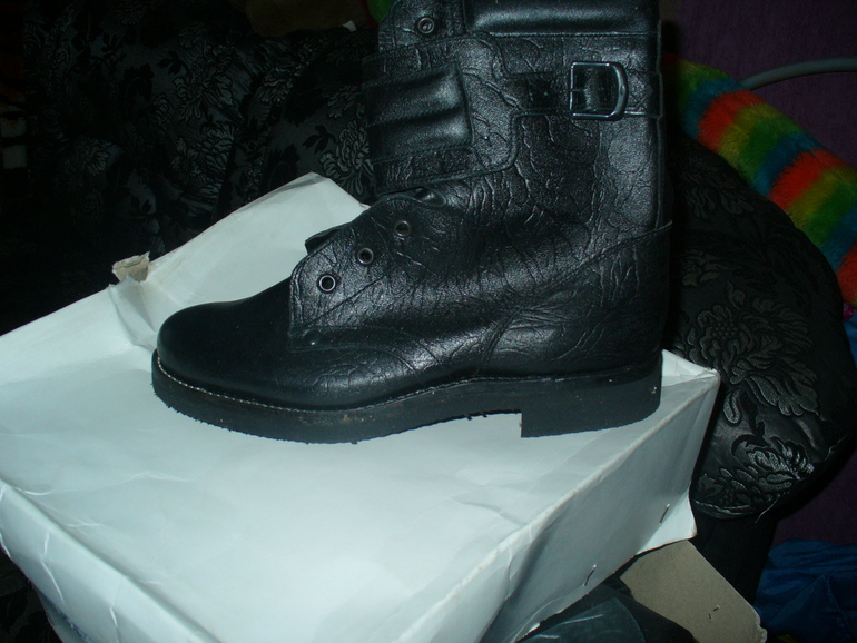 Отдам (Бутово) Доб 3.05.Берцы.41рВсё новое.Женск отдала.