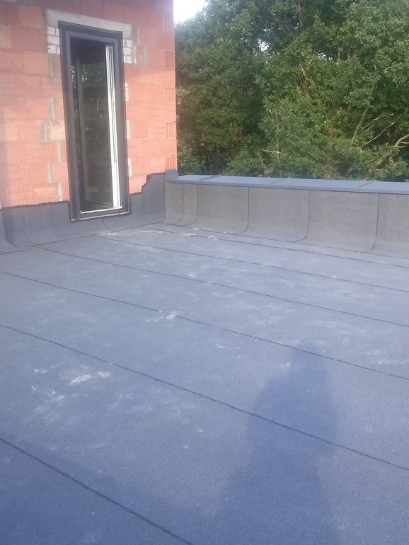 плоская эксплуатируемая крыша.