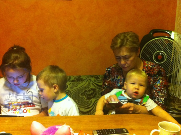 А ещё к нам в субботу приезжала моя мама,сестрёнка с сынулей и с мужем