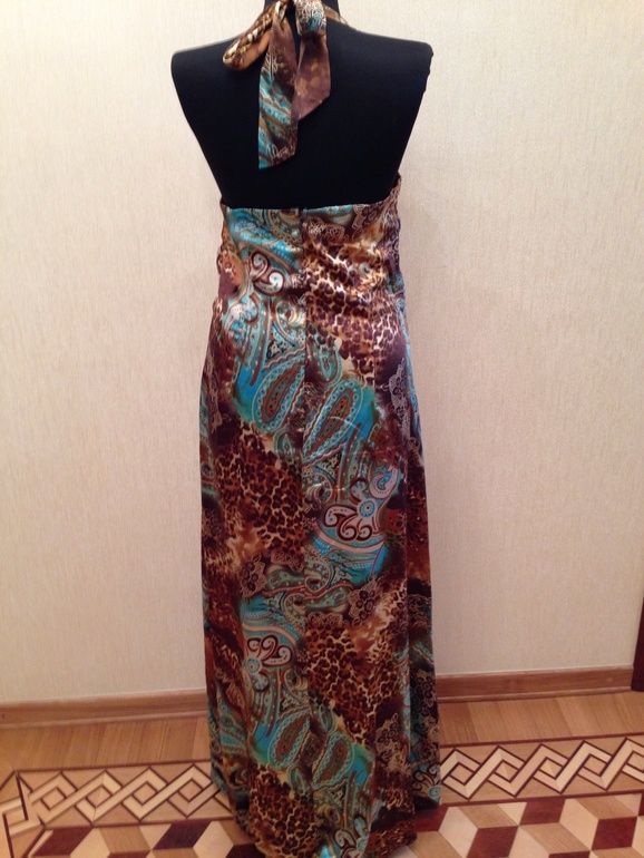 Вечерние платья б/у стоит 1500 ркблей размер 46-48