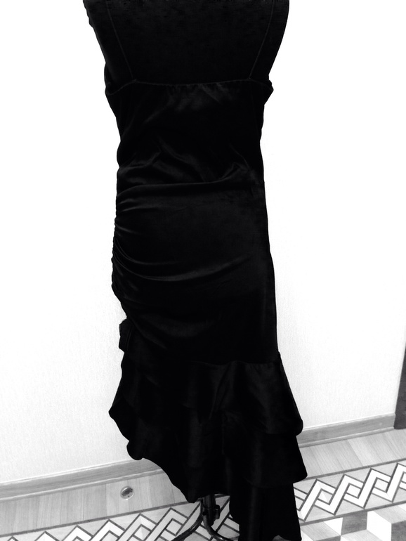 Вечерние платья б/у размер 46-48 стоит 1000 рублей