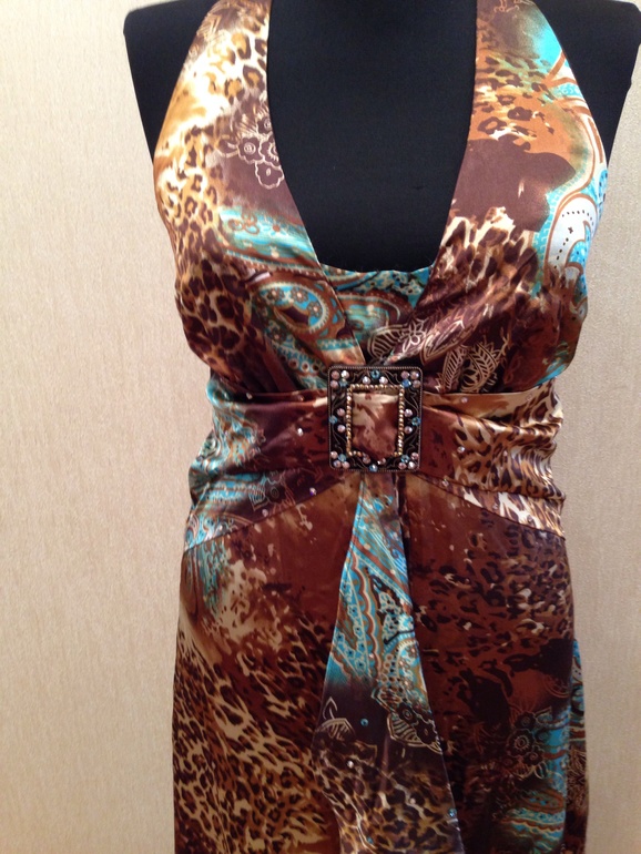 Вечерние платья б/у стоит 1500 ркблей размер 46-48