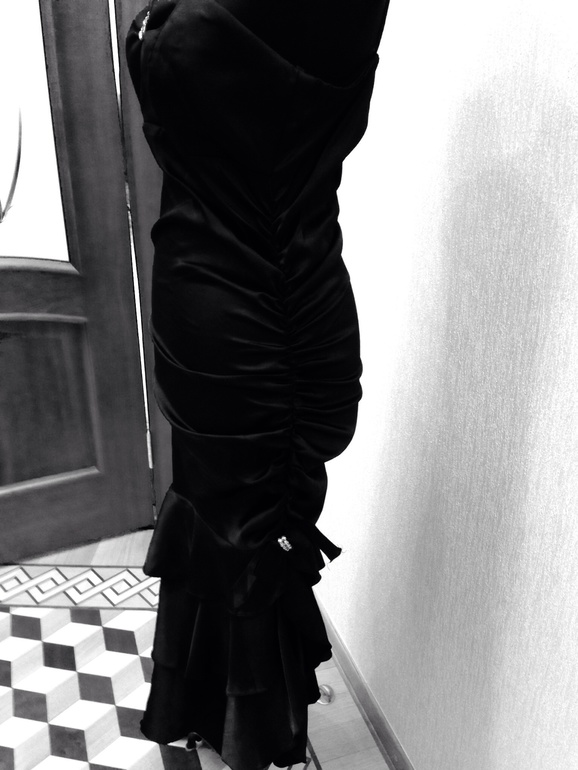 Вечерние платья б/у размер 46-48 стоит 1000 рублей