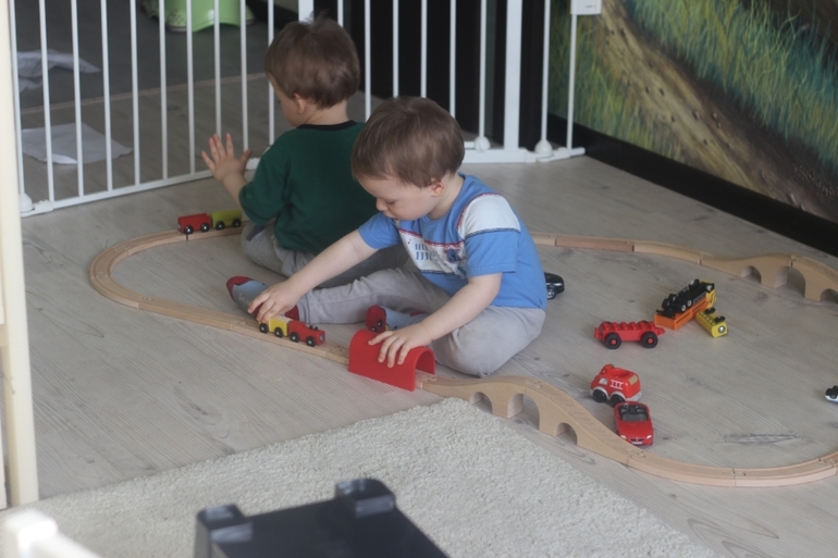 Близнецы Ярослав и Вадим (много фото , одни постом как мы живем)