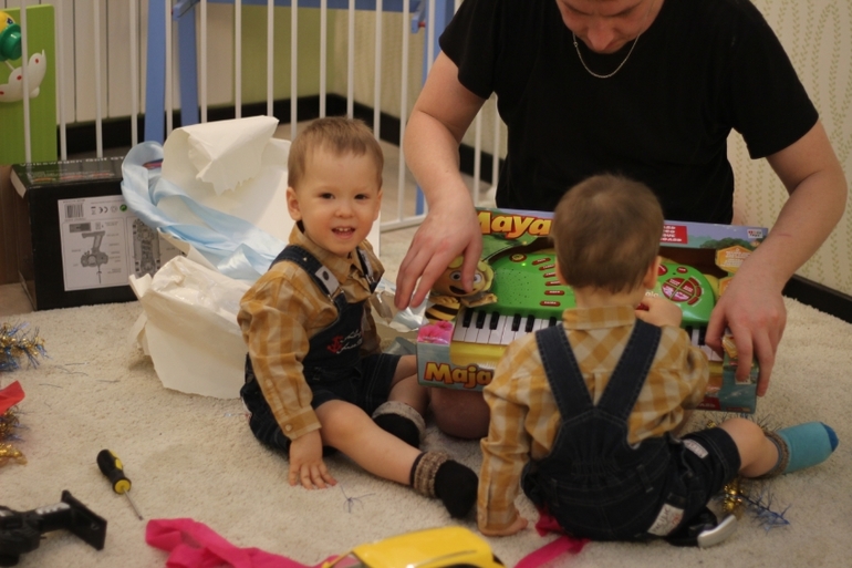 Близнецы Ярослав и Вадим (много фото , одни постом как мы живем)