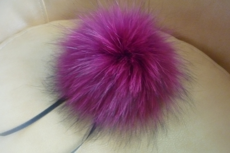 меховые помпоны ягодных цветов))-малина и черешня))
