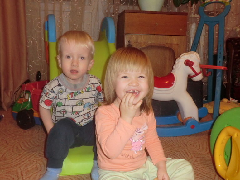 Кратко о детях (2 года и 4 месяца)