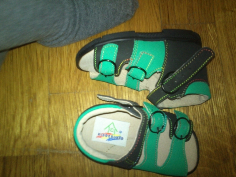 Продам кресла для кормления и много вещей, босоножки по хорошей цене