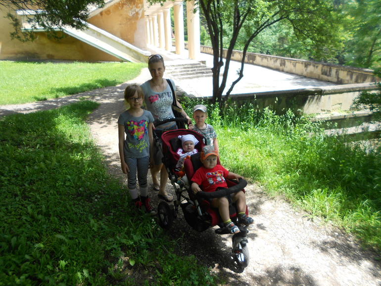 Гуляли в субботу в парке)