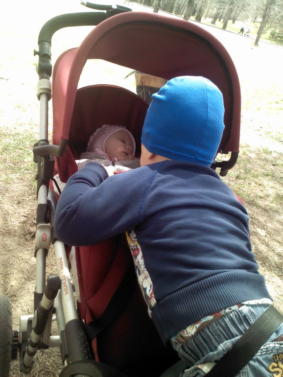 Погуляли сегодня в парке, погода супер!