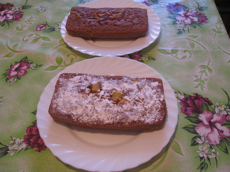 Шоколадный манник с яблоками