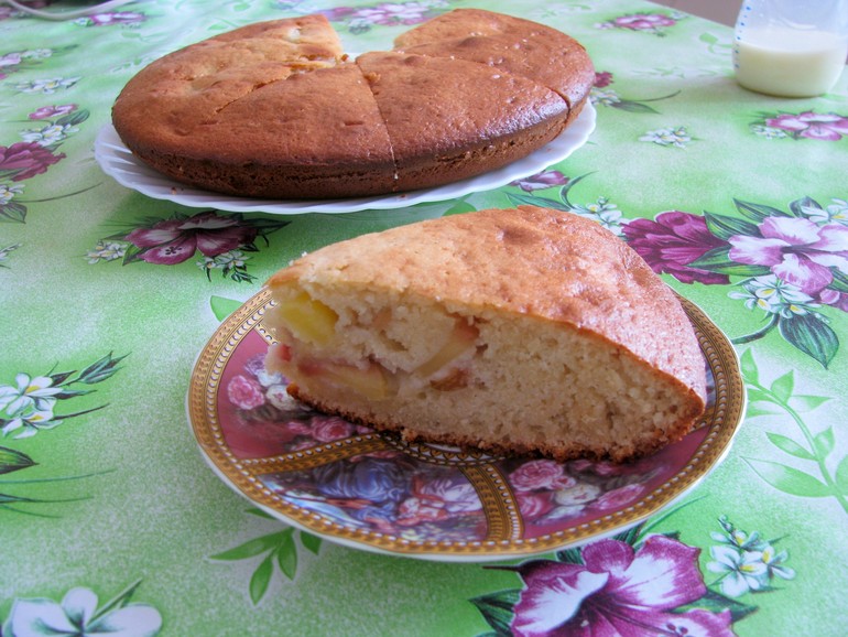 Пирог яблочный (на кефире)