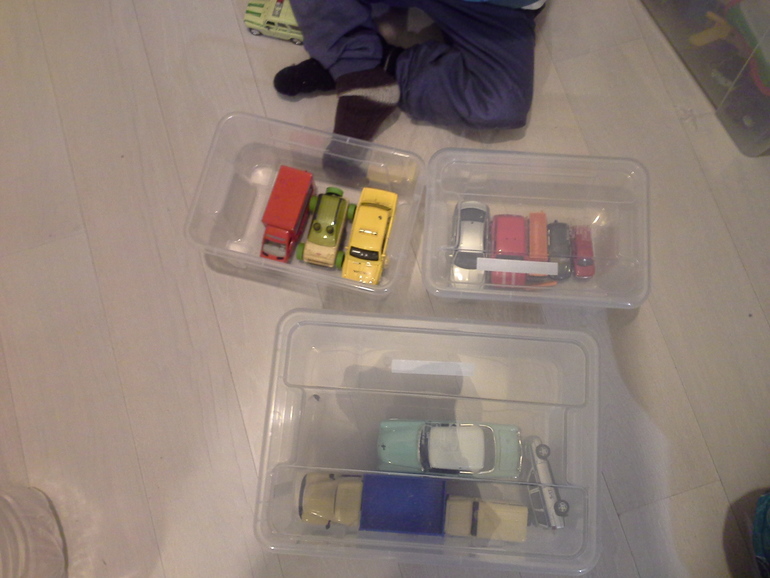 ура, проблема парковки игрушечных машинок решена!!!!