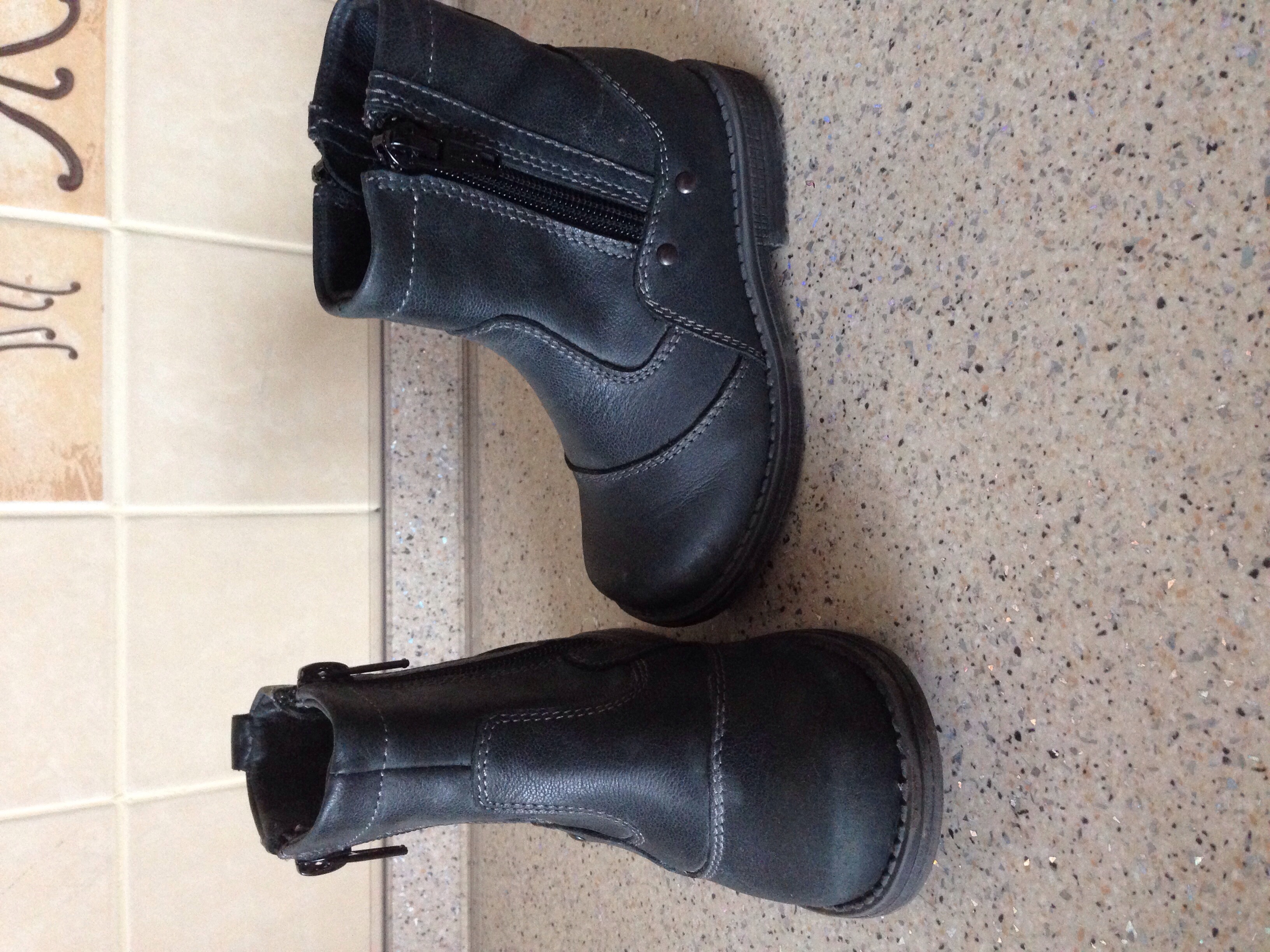 Продаю Ботиночки 20,21,22,23 размер