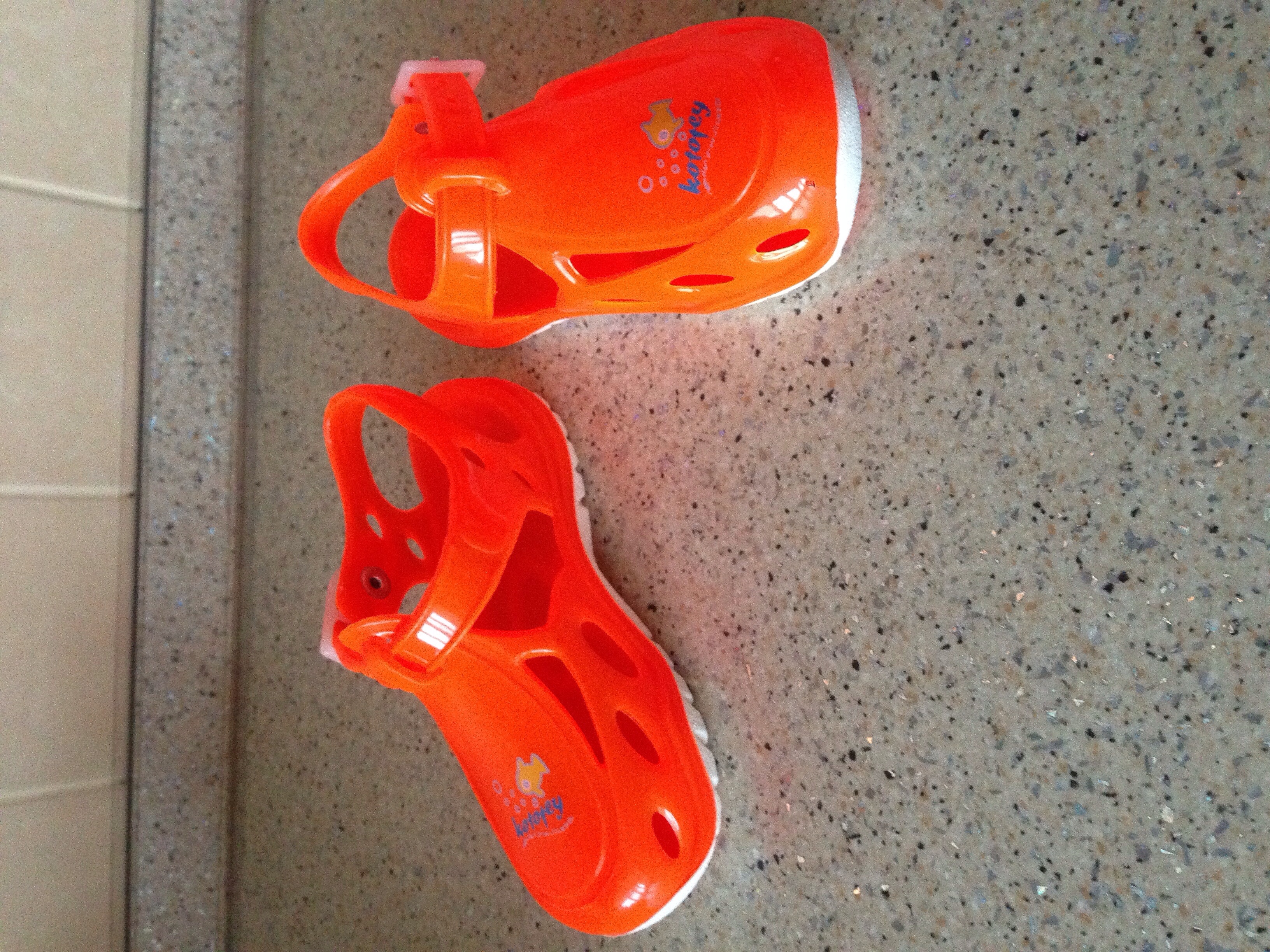 Продаю Ботиночки 20,21,22,23 размер