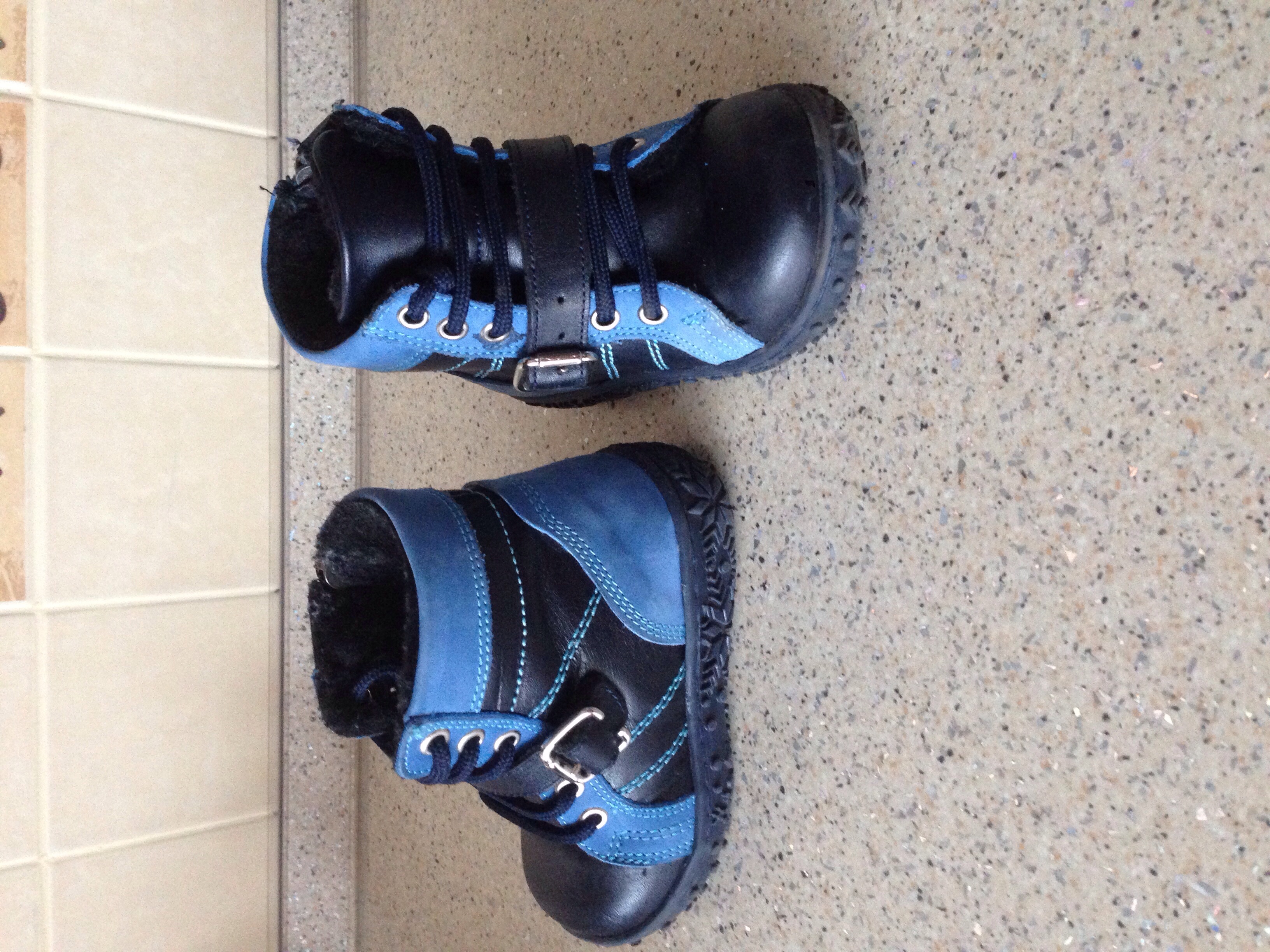 Продаю Ботиночки 20,21,22,23 размер