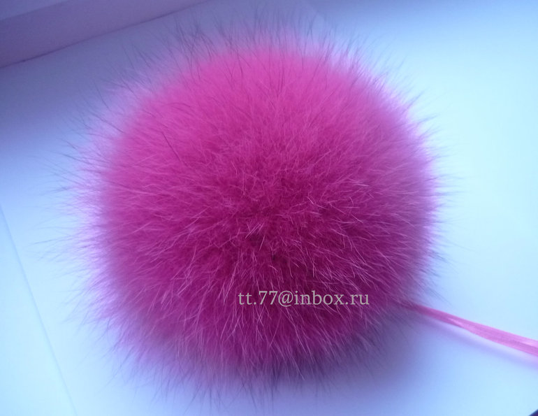 Помпоны из розово- малинового песца. В наличии!