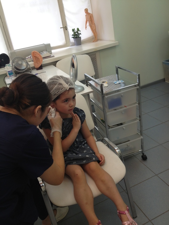 Ура! Ушки прокололи!