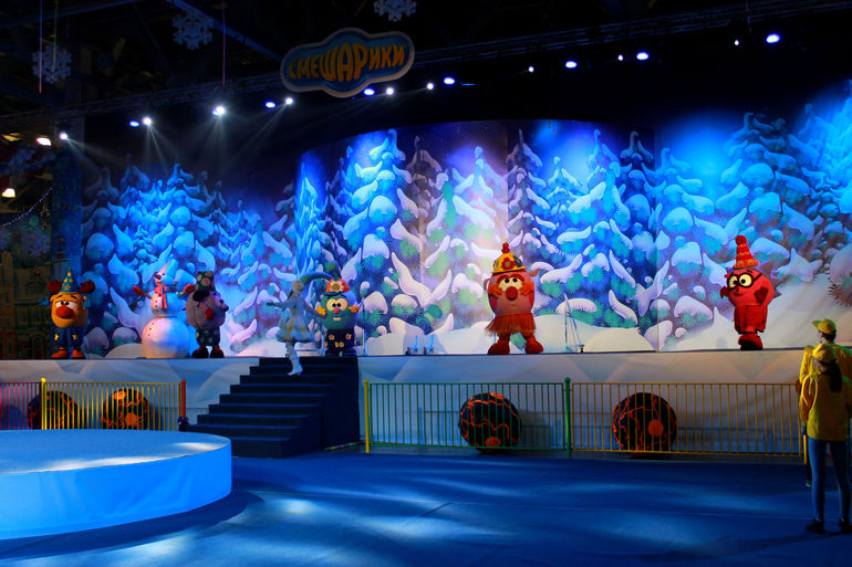 фиксики новогоднее представление. фиксики фикси шоу. новогоднее представление фиксики. фиксики новый год. деды морозы существуют.