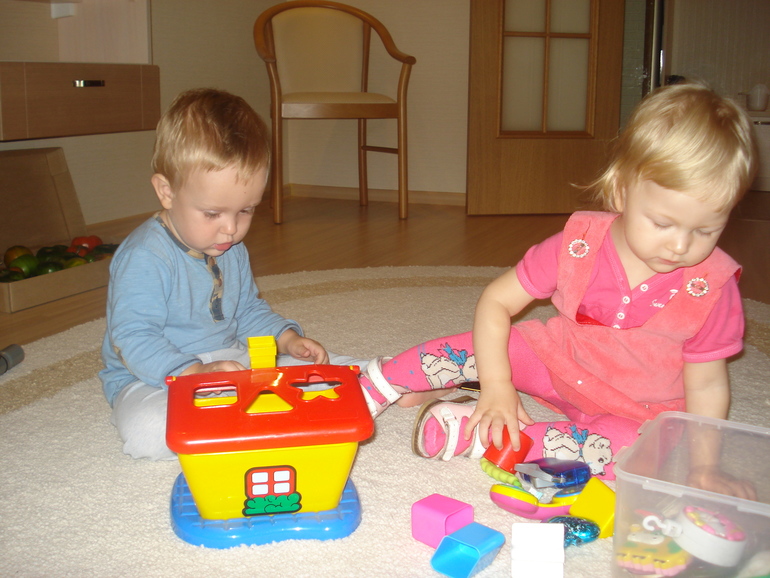 Домашние занятия Артема....1 год и 4 мес