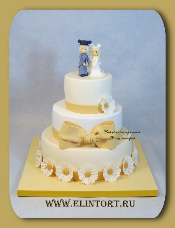 Свадебный торт в Ромашками.