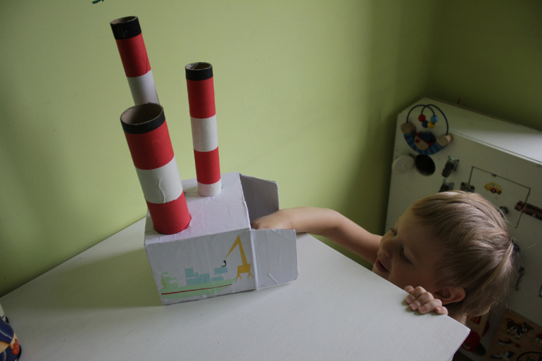 новая жизнь для картонных коробок (завод и ангар для ракеты)