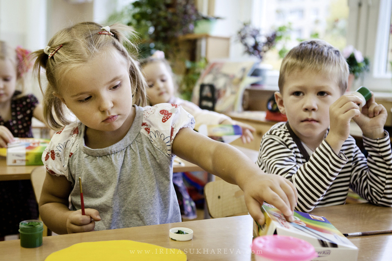 Один день из жизни в детском саду. Часть 1. Рисуем.