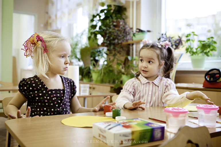 Один день из жизни в детском саду. Часть 1. Рисуем.