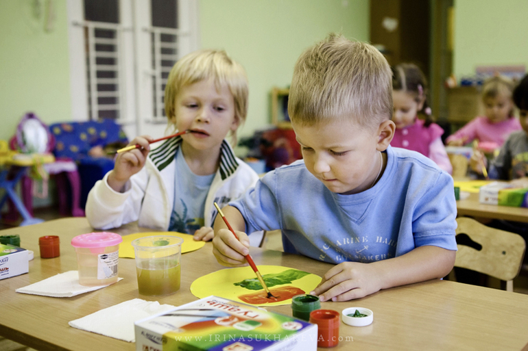 Один день из жизни в детском саду. Часть 1. Рисуем.