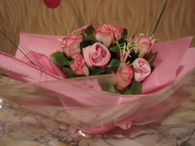 Букеты из детской одёжки