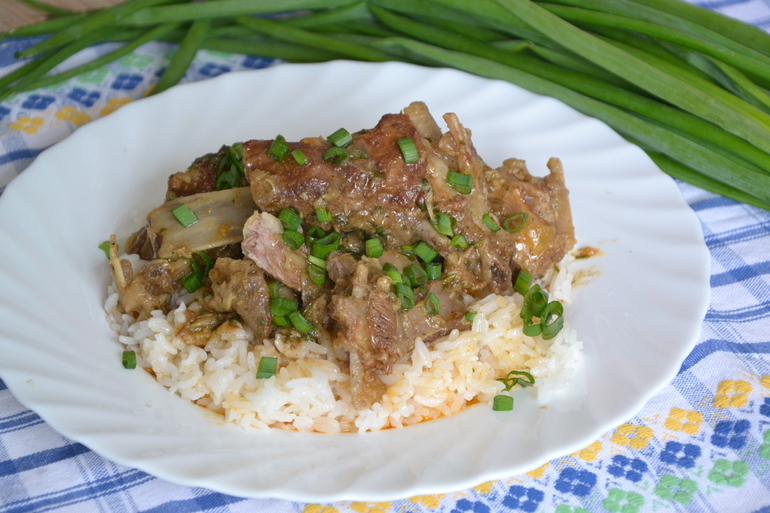 Пряная  баранина в чесногчном соусе.