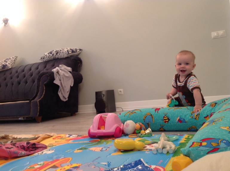 Восемь удивительных месяцев)))