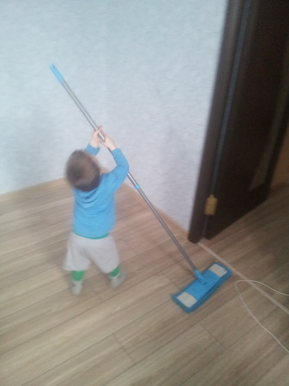 мамин помощник)))