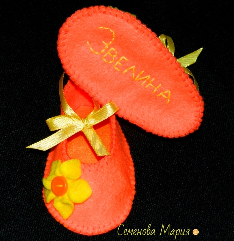 Туфельки на 2 месяца.