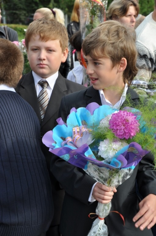 Наши разные школы!!)) Закончили 4 класс !!! ура !!