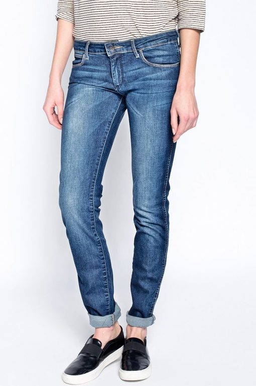 Джинсы slim. Wrangler Courtney skinny джинсы. Люблю джинсы. Девушки в джинсах Wrangler. Контрастные вставки на голубые джинсы.