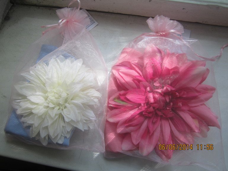 ШАПОЧКИ И ПОВЯЗКИ С ПЫШНЫМИ ЦВЕТОЧКАМИ И С ИМЕНАМИ!!!Именные браслеты и заколки!!!