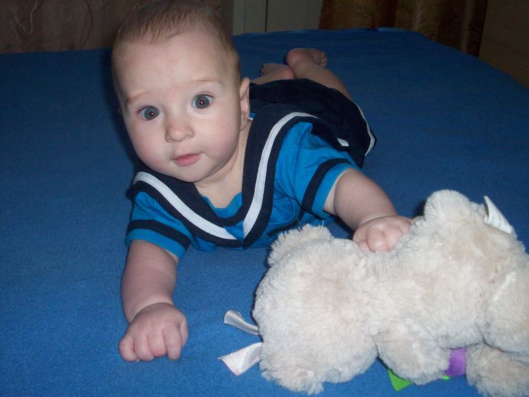 8 месяцев Данюшке!