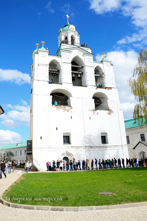 Весенние прогулки по Ярославлю (Насте почти 2 годика)