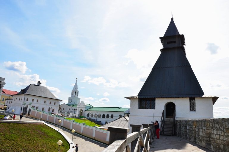 Крепость казань. Экскурсия «Белокаменная крепость». Казанский Кремль. Белокаменная крепость Казань. Белокаменный Кремль Казань. Экскурсия Белокаменная крепость Казань.