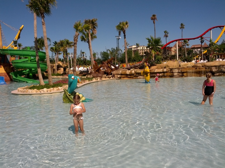 Отель и парк Port Aventura, а также новый аквапарк Costa Caribe Aquatic Park