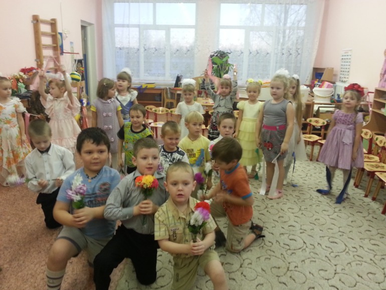День мамочки в детском саду)