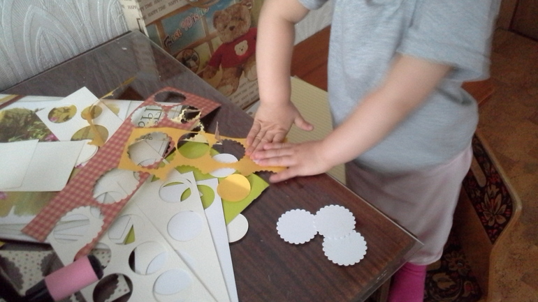 Пока мама творчеством занималась