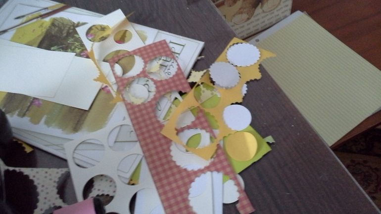 Пока мама творчеством занималась