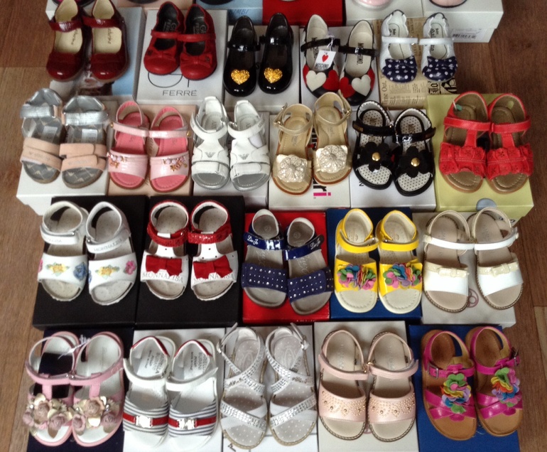 Маленький обувной магазинчик:-)