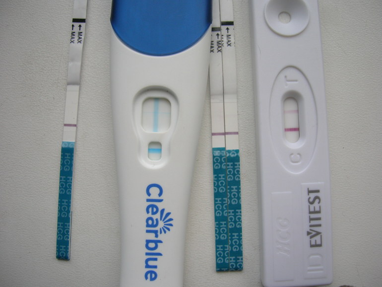 Клеар блю тест на беременность до задержки. Тест клеар Блю за 5 дней до месячных. Тест на беременность клеар Блю разные. Клеар Блю тест на беременность до задержки за 5.