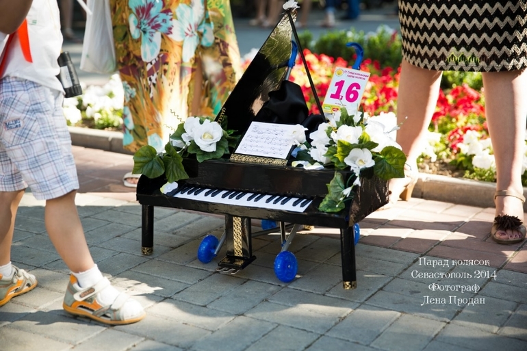 Наша победа в Четвертом Севастопольском параде колясок (много фото+опрос)