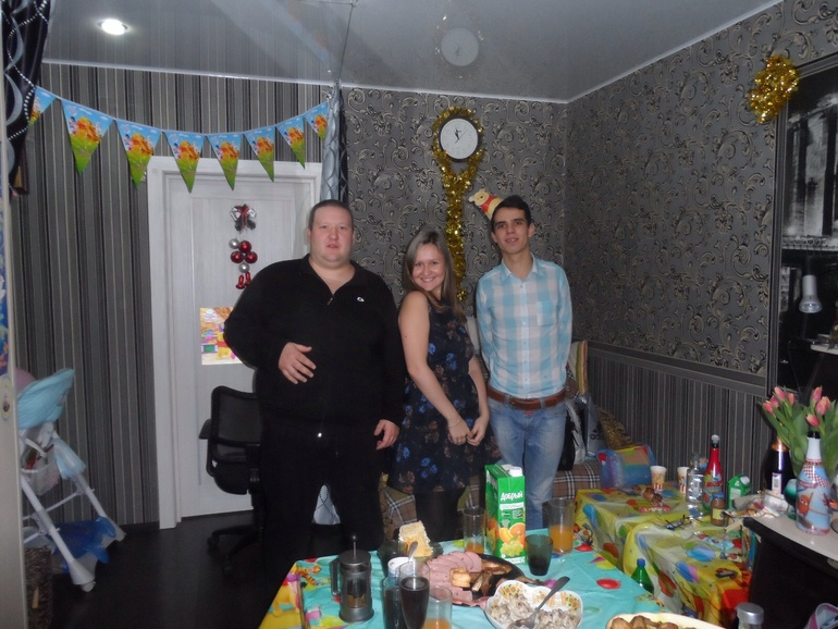 Нам Годик! Ура!!